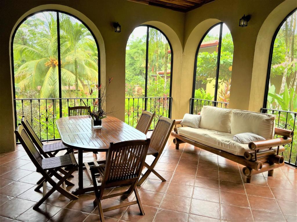 Arched terrace with dining table